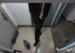 因为快递放不放门口，女子7天内遭快递员多次辱骂，还踹门跟踪
